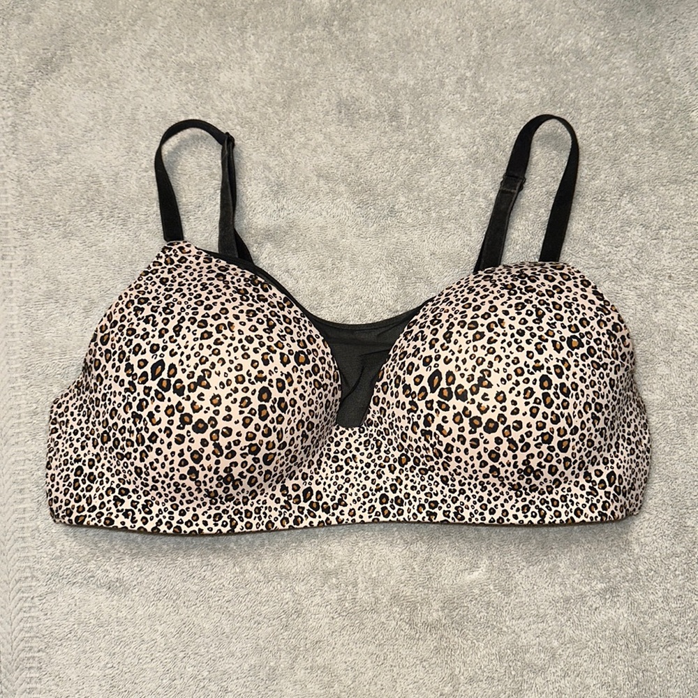 🔥 Victoria’s Secret no-wire/sans armature bra 36C